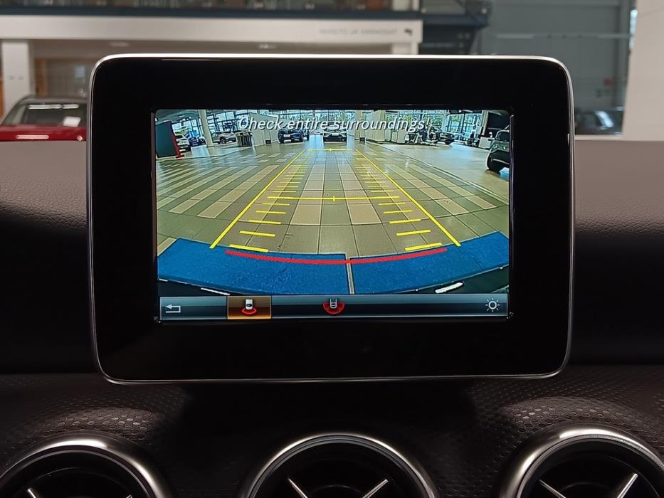 MERCEDES-BENZ A 2017