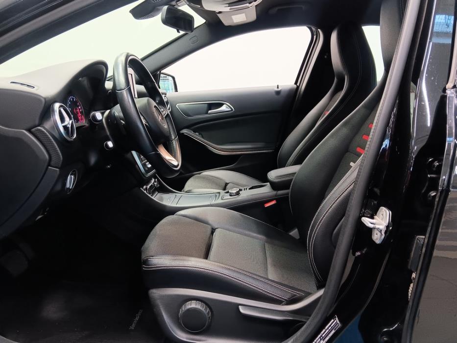 MERCEDES-BENZ A 2017