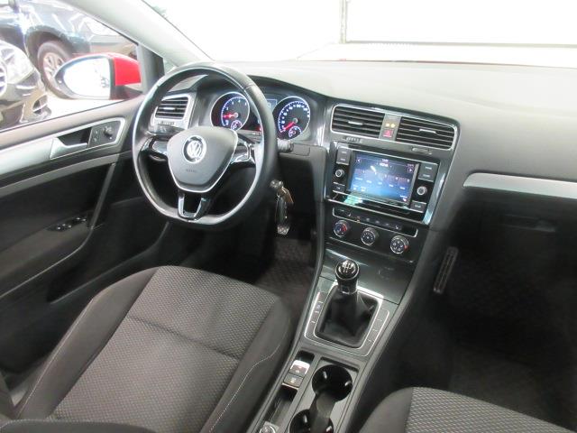 VOLKSWAGEN Golf 2018