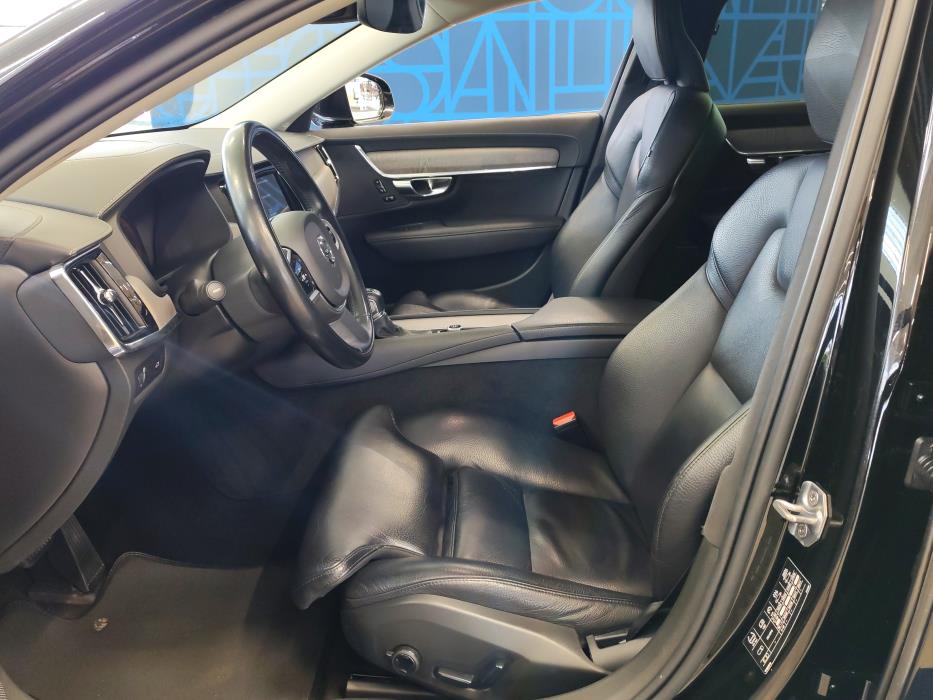 VOLVO V90 2021