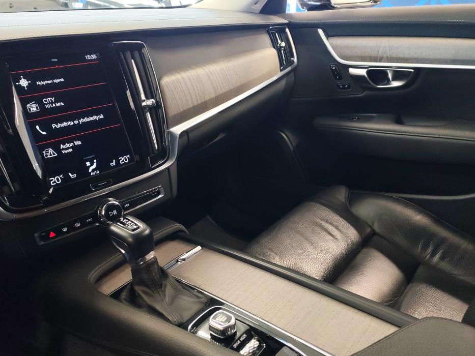 VOLVO V90 2021