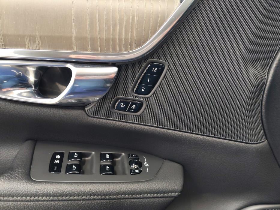 VOLVO V90 2021