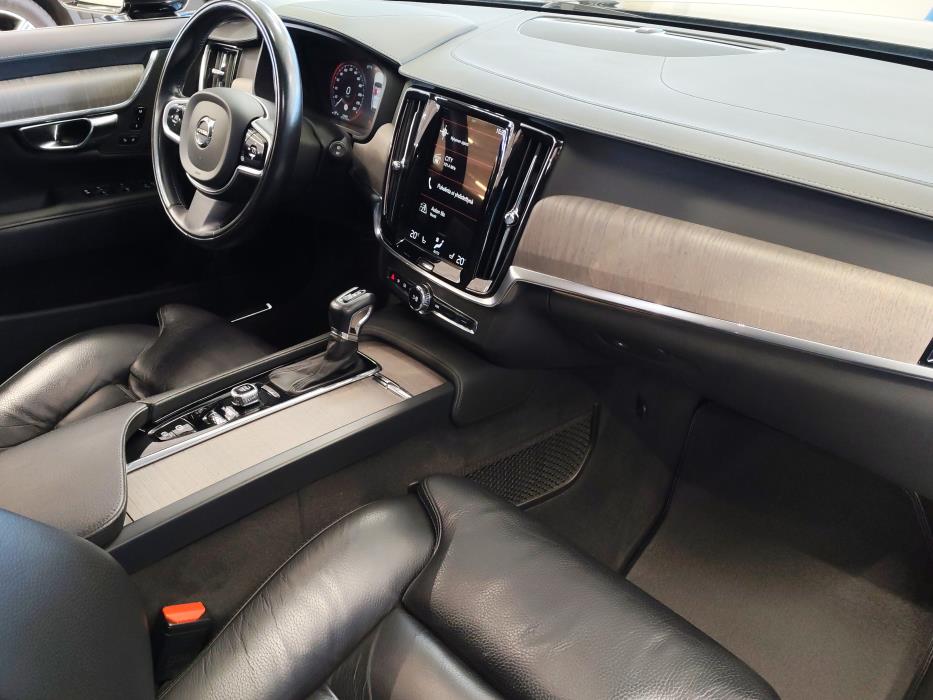 VOLVO V90 2021