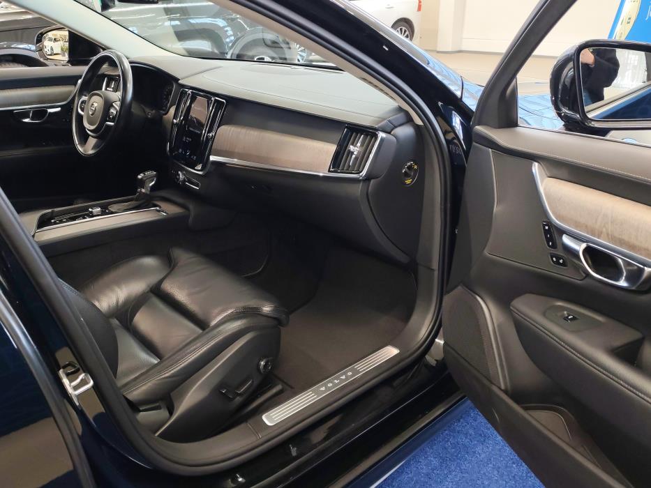VOLVO V90 2021