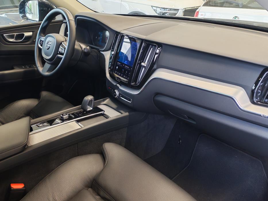 VOLVO XC60 2023