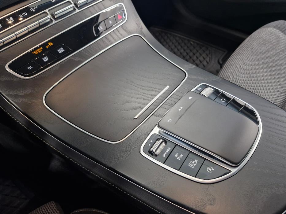 MERCEDES-BENZ E 2022