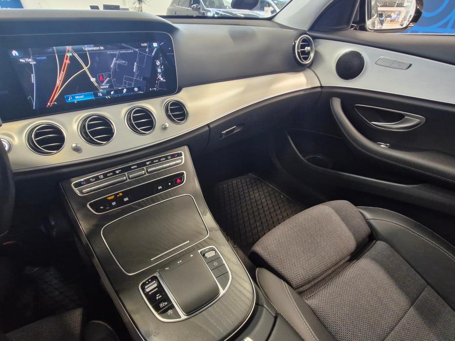 MERCEDES-BENZ E 2022