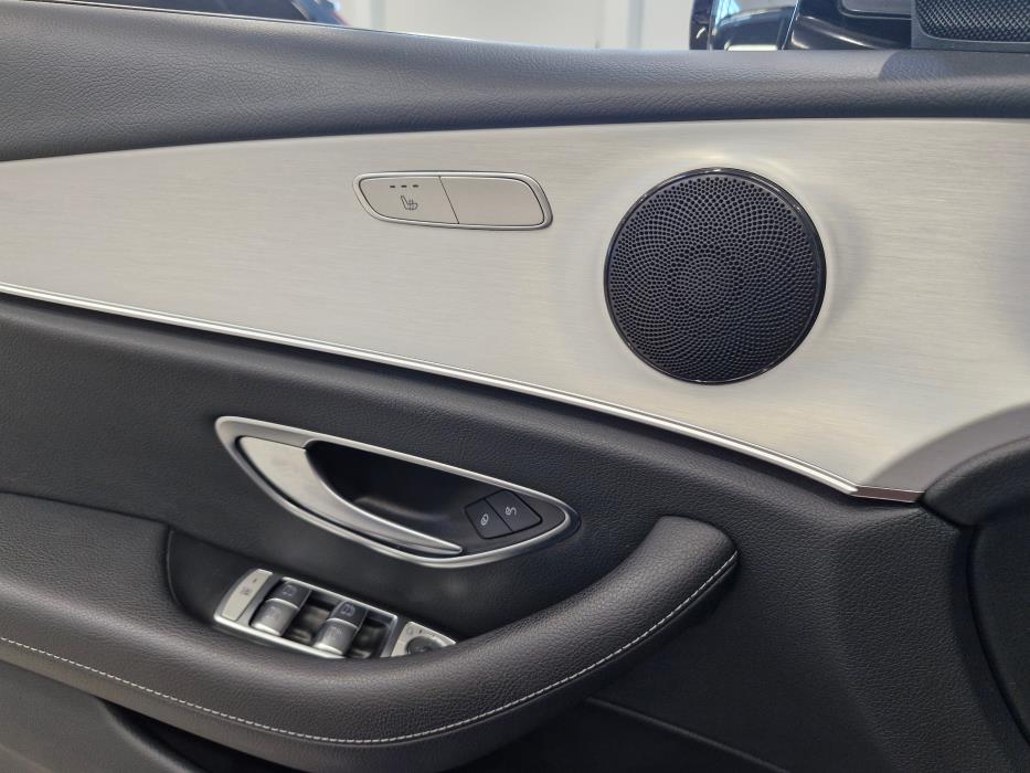 MERCEDES-BENZ E 2022