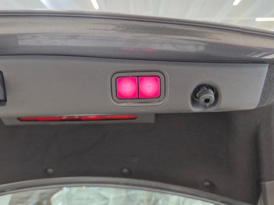 MERCEDES-BENZ E 2022