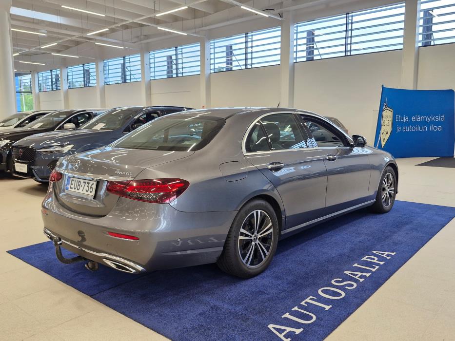 MERCEDES-BENZ E 2022