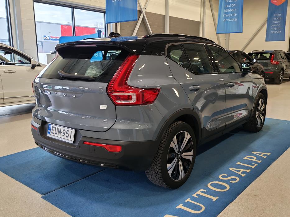 VOLVO XC40 2023