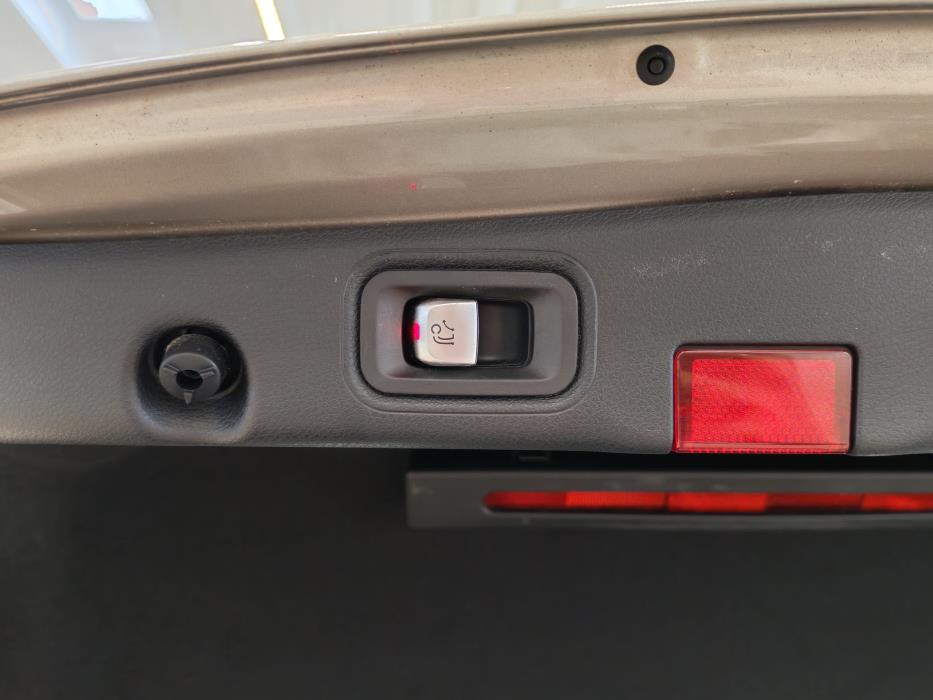 MERCEDES-BENZ E 2023