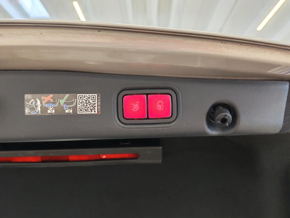 MERCEDES-BENZ E 2023