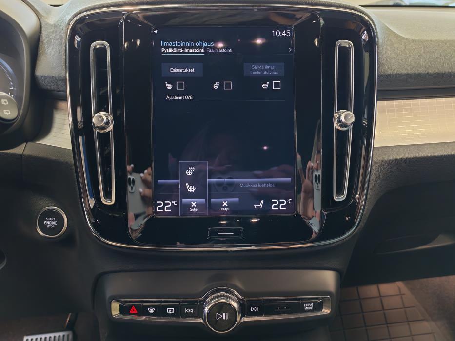 VOLVO XC40 2024