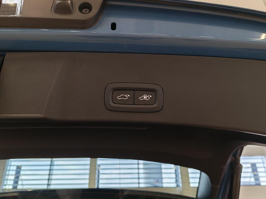 VOLVO XC40 2024