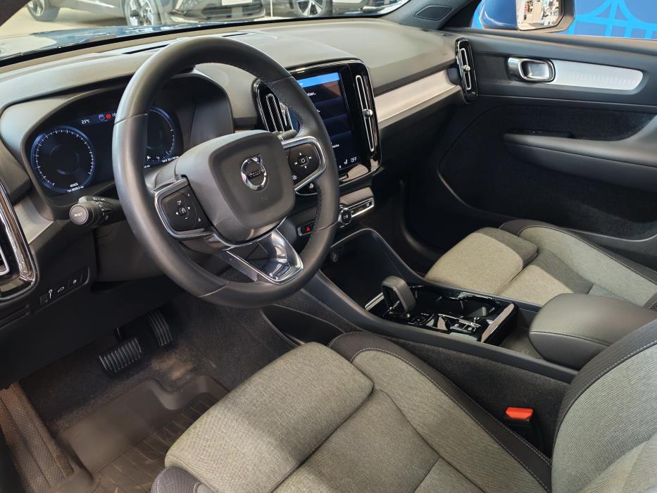 VOLVO XC40 2024