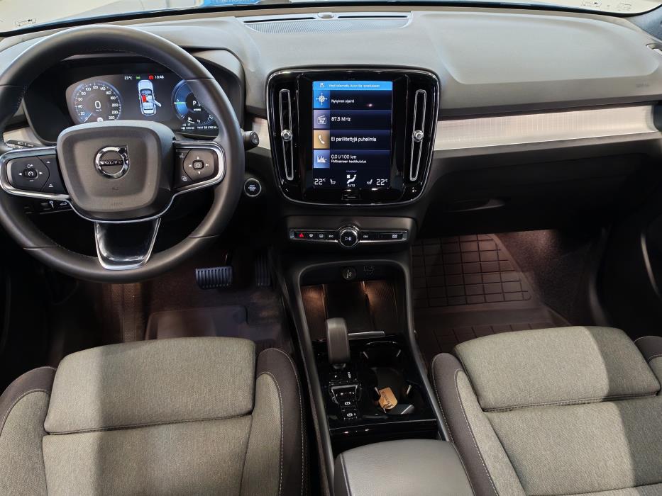 VOLVO XC40 2024