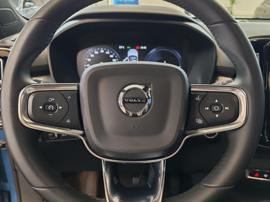 VOLVO XC40 2024