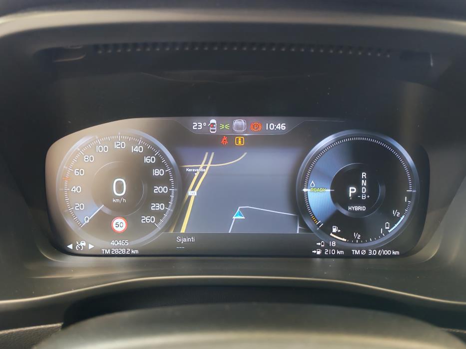 VOLVO XC40 2024