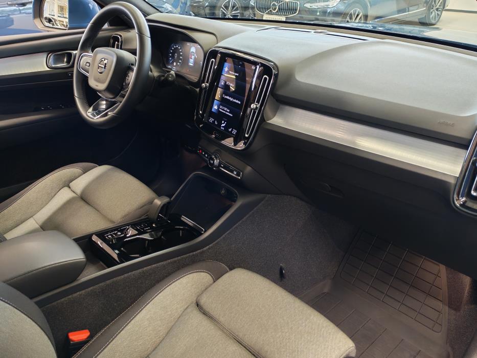 VOLVO XC40 2024