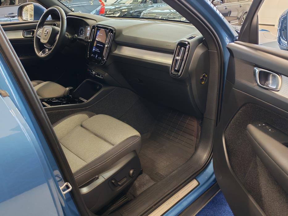 VOLVO XC40 2024