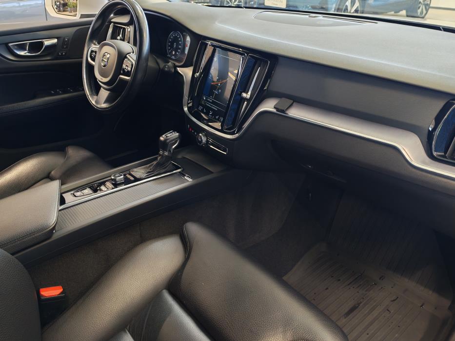 VOLVO V60 2020