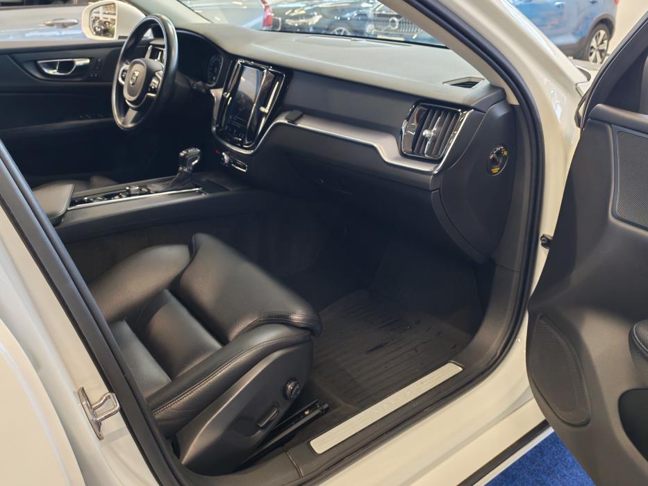 VOLVO V60 2020