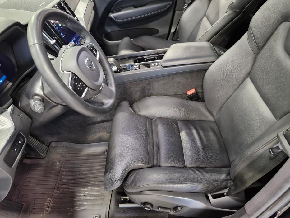 VOLVO XC60 2023