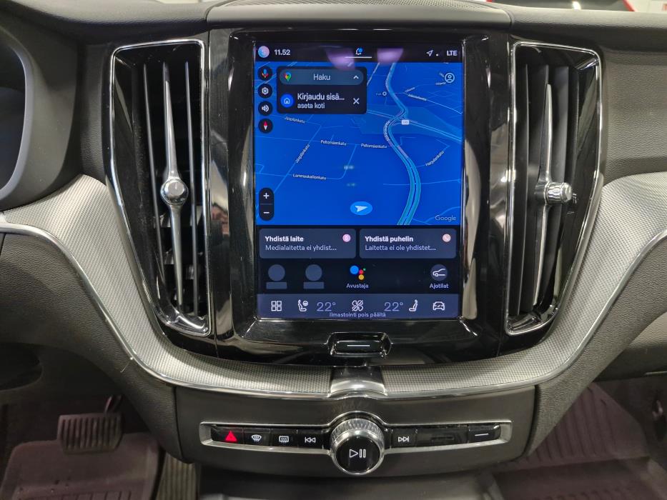 VOLVO XC60 2023