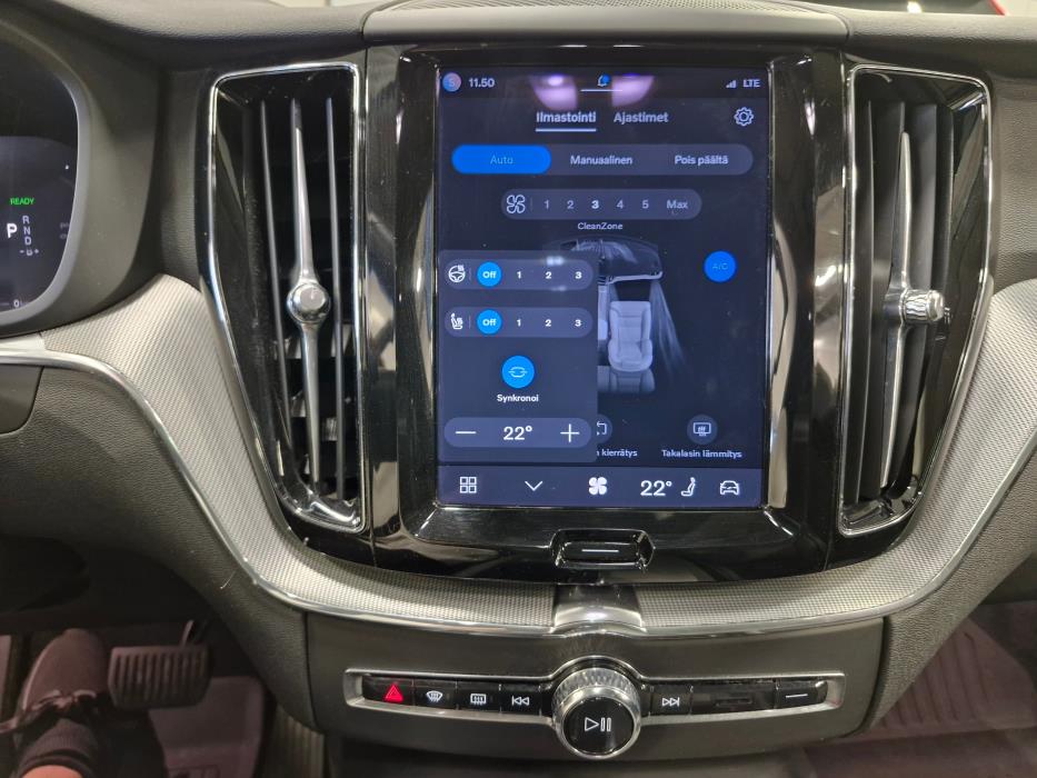 VOLVO XC60 2023