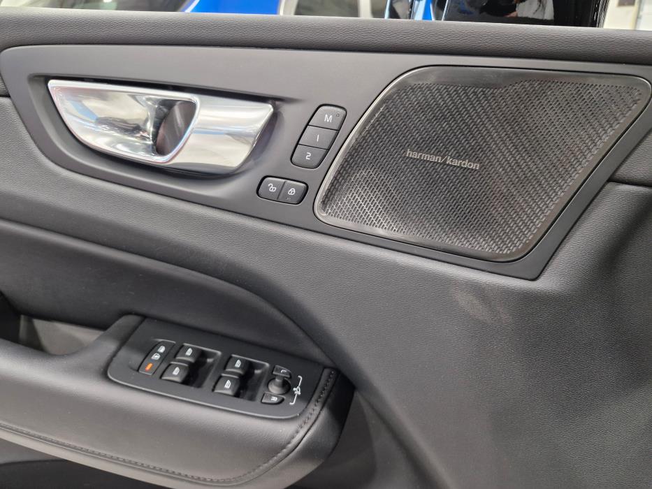 VOLVO XC60 2023
