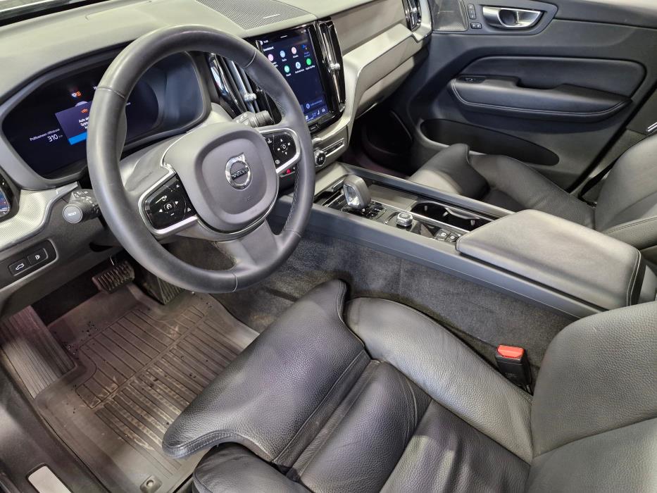 VOLVO XC60 2023