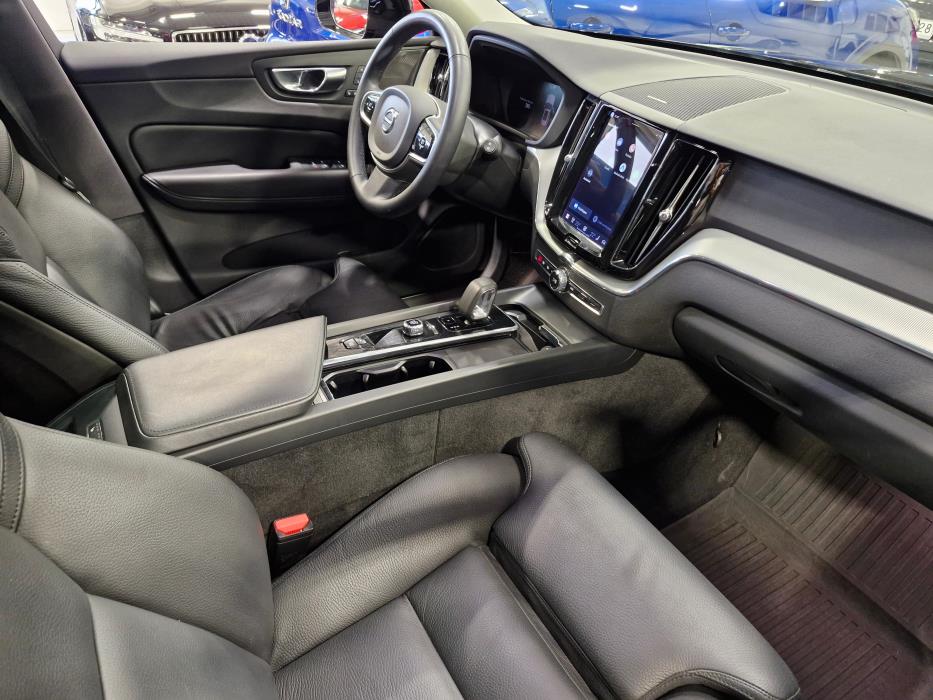 VOLVO XC60 2023