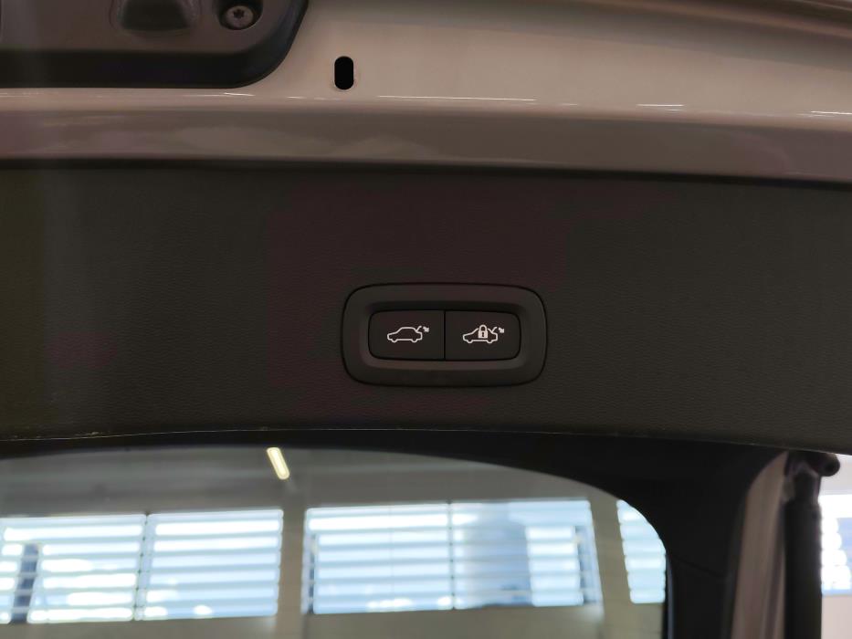 VOLVO C40 2024