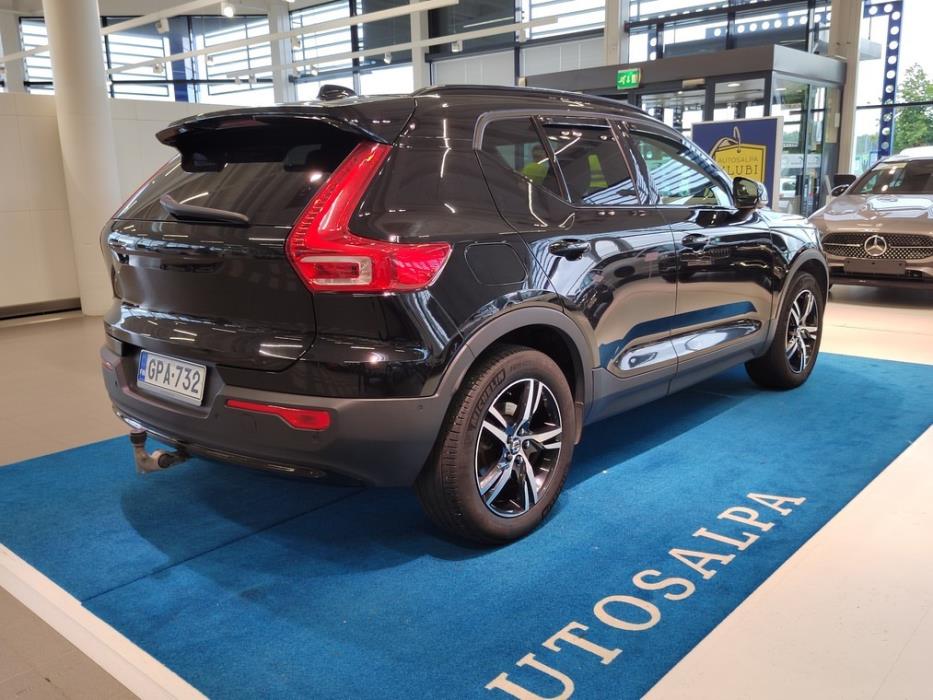 VOLVO XC40 2023