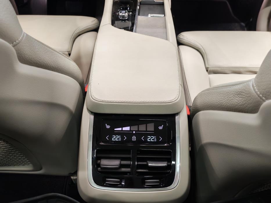 VOLVO XC90 2023
