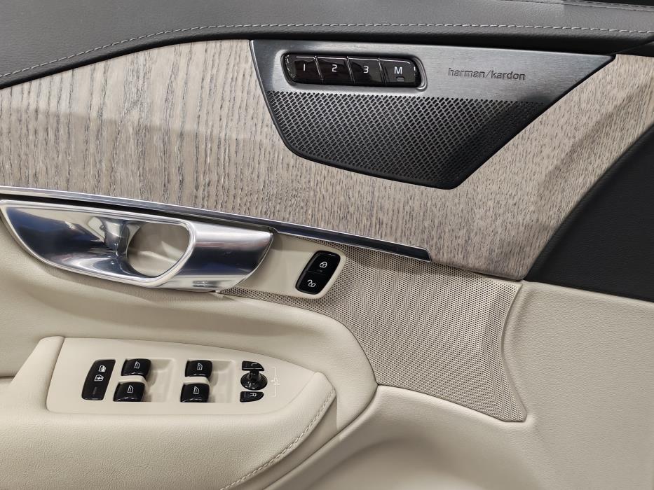 VOLVO XC90 2023
