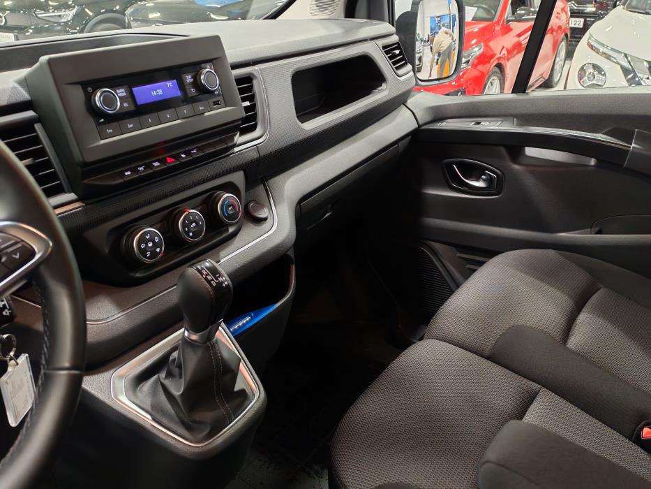 RENAULT Trafic Combi 2024