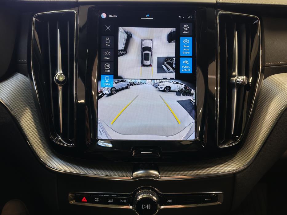 VOLVO XC60 2025