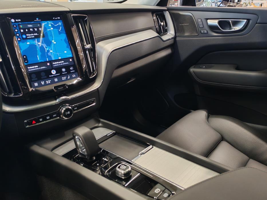 VOLVO XC60 2025