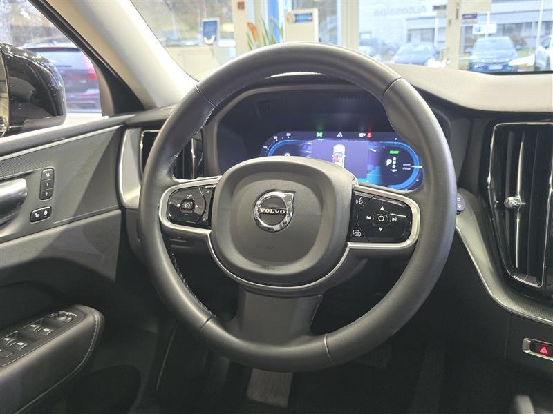 VOLVO XC60 2023