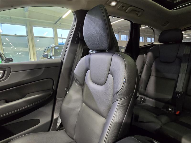 VOLVO XC60 2023