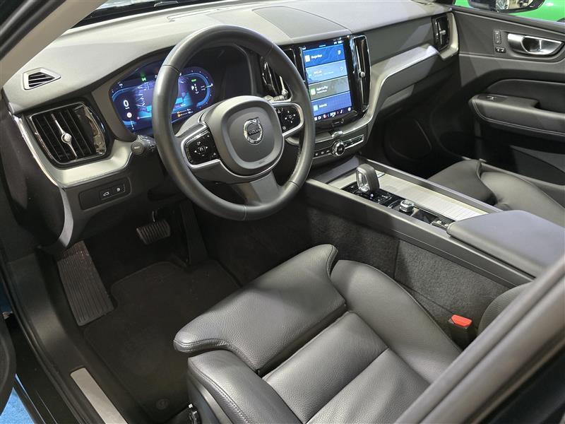 VOLVO XC60 2023
