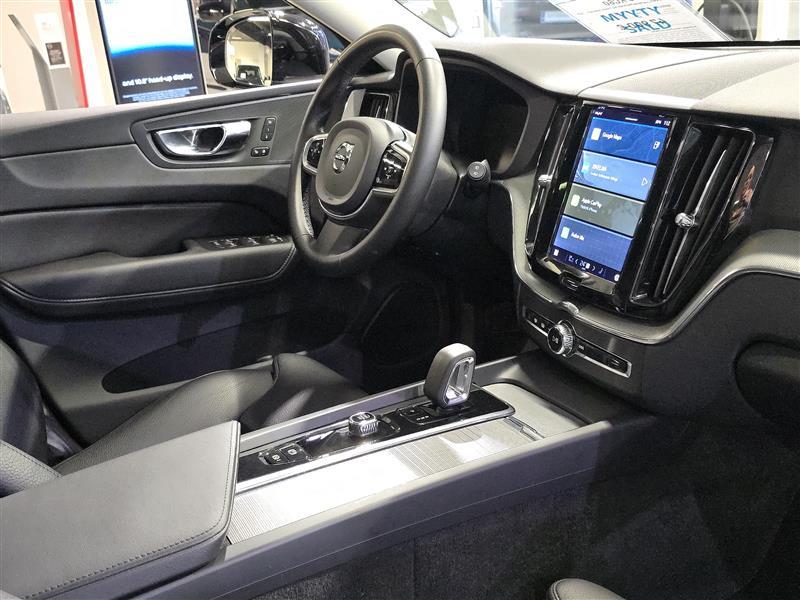 VOLVO XC60 2023
