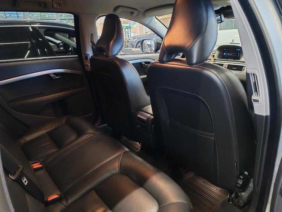 VOLVO XC70 2015
