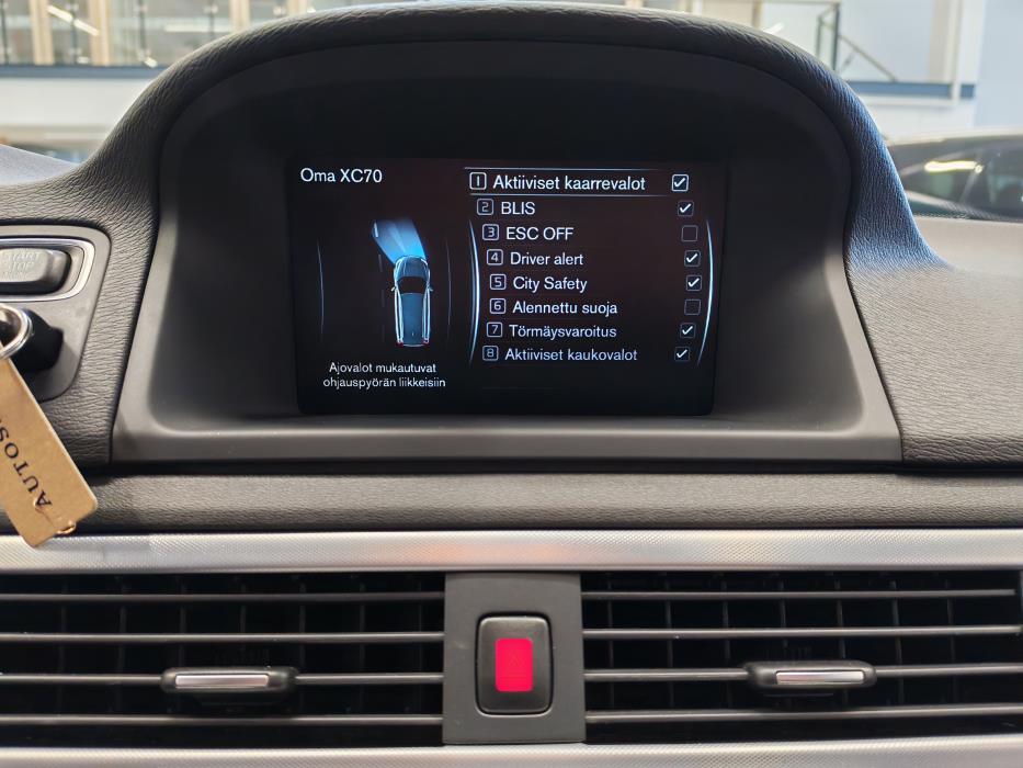 VOLVO XC70 2015