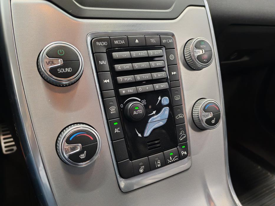 VOLVO XC70 2015