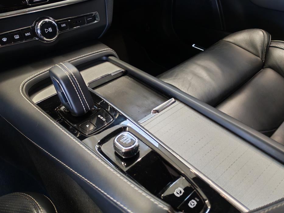 VOLVO V90 2022