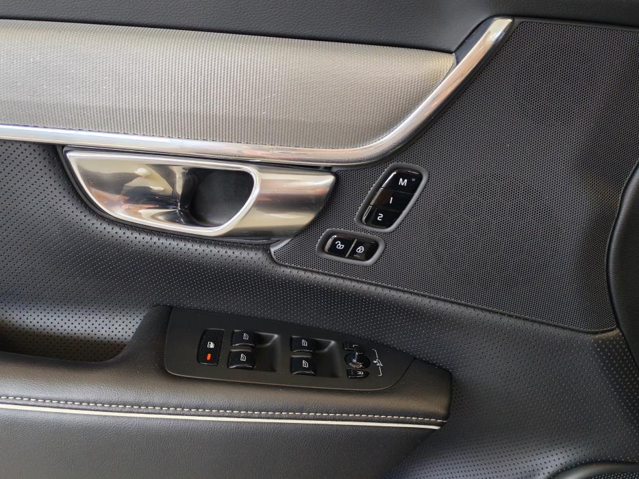 VOLVO V90 2022