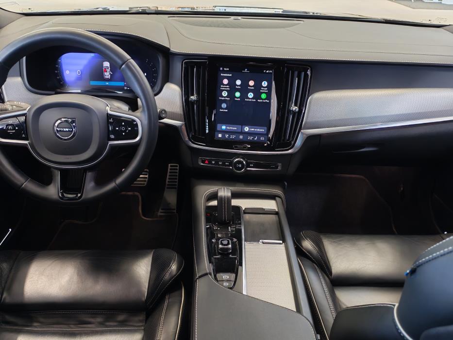 VOLVO V90 2022